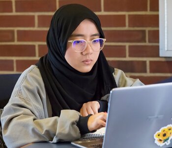 Undergraduate student studies in the Foreign Languages Building.