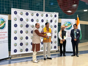 Mithilesh Mishra receives award from International Hindi Association